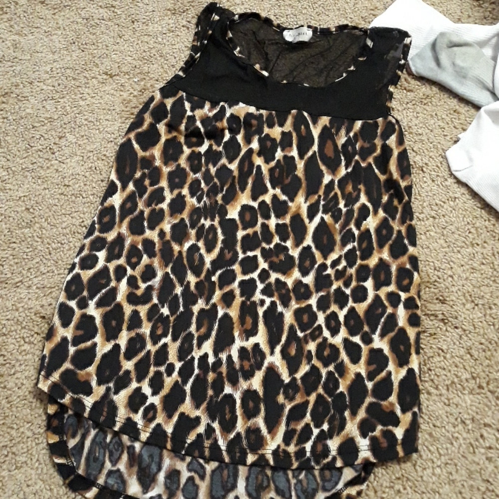 Leopard print top